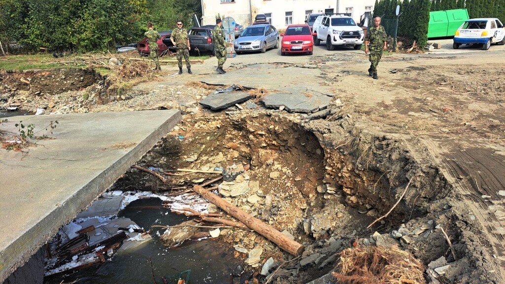 Mra destrukce je obrovsk, postavit mosty bude technicky i asov nron