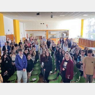 Člen bankovní rady Jan Procházka debatoval se studenty a učiteli o financích, kryptoaktivech i budoucnosti ekonomiky