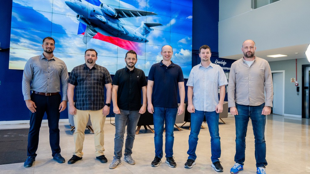 Nov� letoun, nov� schopnosti: V�cvik �esk�ch pos�dek a technik� na transportn� letoun Embraer C-390 Millennium
