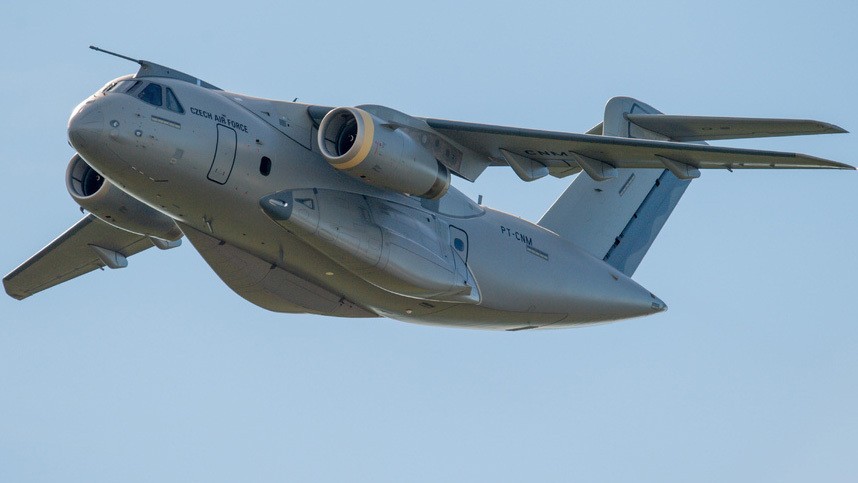 Nov� letoun, nov� schopnosti: V�cvik �esk�ch pos�dek a technik� na transportn� letoun Embraer C-390 Millennium