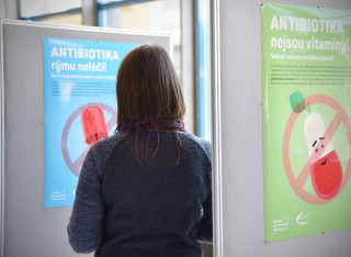 Nezneuvejte antibiotika, varuje vstava ve vestibulu krajskho adu