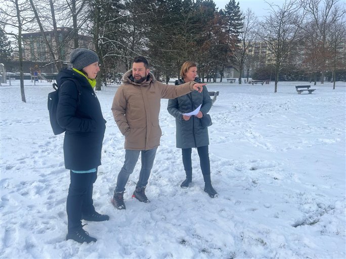 Náměstek Petr Servus v Novém parku na místě budoucí realizace