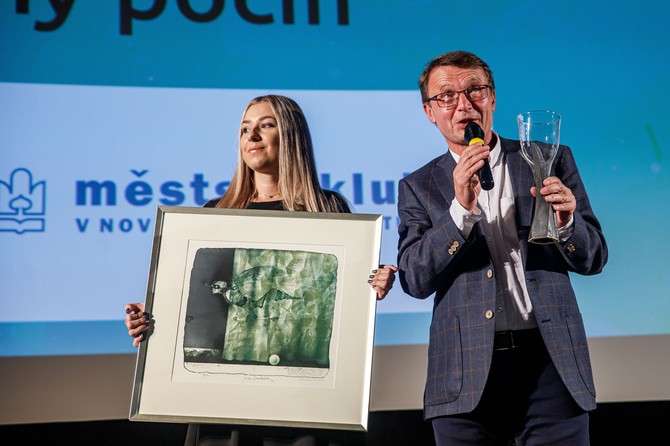 Ceny festivalu smchu rozdny. Divci ocenili Verek, porota Denek modernho fotra