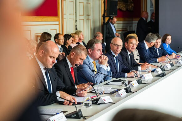 Premi�r Andrej Babi� se p�ipravuje na za��tek jedn�n� l�dr� zem� koalice ochotn�ch v Pa��i, 13. �ervence 2026.