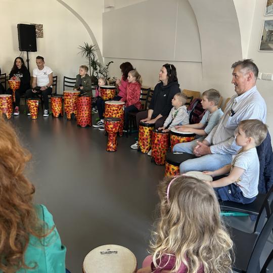 DrumCircle: Bubny pod vedením Tokhiho vtáhly i nejmenší 4