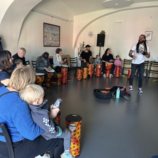 DrumCircle: Bubny pod vedením Tokhiho vtáhly i nejmenší 2