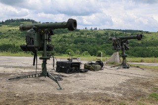 V letech 2020 až 2021 přibyly ke kompletům RBS-70 (vpravo) ve výzbroji strakonického útvaru komplety RBS-70 NG (vlevo), které disponují řadou vylepšení.