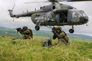 Jednotka, vyzbrojená protiletadlovými komplety RBS-70, může být rychle a efektivně zasazena do prostoru působení. Přepravu pomocí vrtulníku trénovali vojáci i během cvičení Tobruq Arrows 2021.