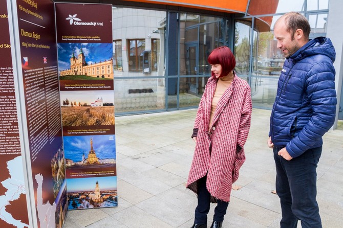 Z Olomouce a na Velehrad. Atraktivn stezku mapuj velkoplon panely