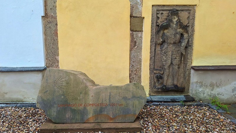 Poutní kámen u kostela sv. Jakuba Většího