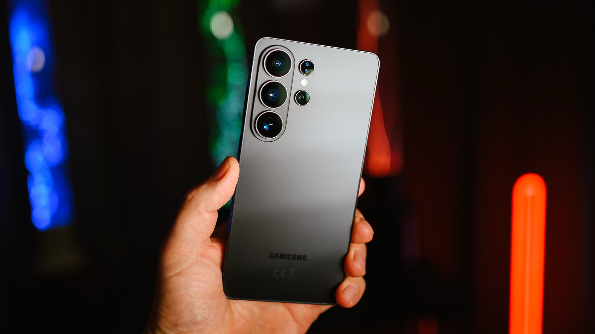 Vlajkový Samsung jen za 9 576 Kč. Běžně stojí 24 tisíc, tady vás vyjde sotva na polovinu Vlajkový Samsung jen za 9 576 Kč. Běžně stojí 24 tisíc, tady vás vyjde sotva na polovinu