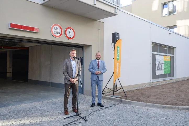 Zakončení stavby bytového domu na Světovaru - blok E (fotografie: M. Pecuch) 260930_Svetovar_E_byt_dum_3