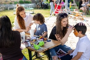 Praha 8 otevřela nové byty pro maminky s dětmi