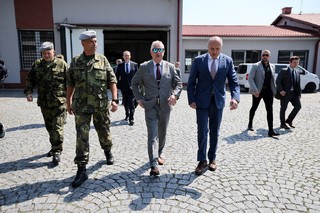 Ministr obrany jednal v Kr�lov�hradeck�m kraji o rozvoji vojensk� infrastruktury i potenci�ln�ch spole�n�ch projektech resortu a kraje 