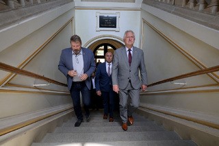 Ministr obrany jednal v Kr�lov�hradeck�m kraji o rozvoji vojensk� infrastruktury i potenci�ln�ch spole�n�ch projektech resortu a kraje 