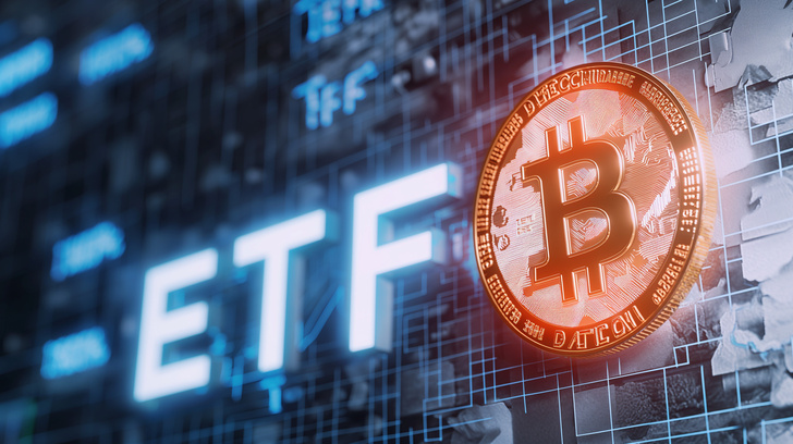 bitcoinov etf, obrzek bitcoinu s npisem etf