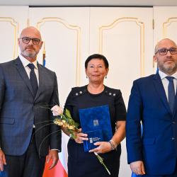 Tři pedagogické osobnosti ze škol zřizovaných Jihočeským krajem získaly jedno z nejvyšších ocenění ve svém oboru. Medaili Ministerstva školství, mládeže a tělovýchovy II. stupně převzali ředitelka českobudějovické školy cestovního ruchu Zdeňka Erhartová, ředitelka strakonické školy v Plánkově ulici Martina Košťálová a dlouholetý pedagog českobudějovické průmyslovky Ludvík Čermák.