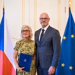 Tři pedagogické osobnosti ze škol zřizovaných Jihočeským krajem získaly jedno z nejvyšších ocenění ve svém oboru. Medaili Ministerstva školství, mládeže a tělovýchovy II. stupně převzali ředitelka českobudějovické školy cestovního ruchu Zdeňka Erhartová, ředitelka strakonické školy v Plánkově ulici Martina Košťálová a dlouholetý pedagog českobudějovické průmyslovky Ludvík Čermák.