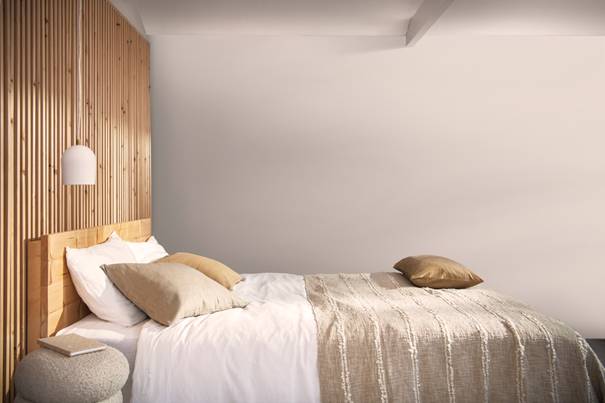 Obsah obrázku interiér, zeď, lůžkoviny, Povlečení Popis byl vytvořen automaticky