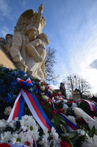 V Orlov byl slavnostn odhalen zrekonstruovan monumentln pomnk nad hroby 56 eskoslovenskch vojk 