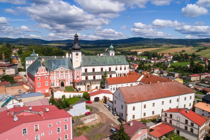 Broumov jako historicky nejmen kandidt postupuje do finle soute o titul Evropsk hlavn msto kultury 2028