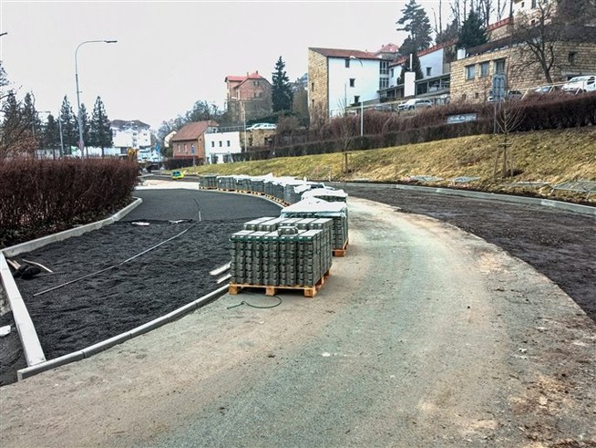 Parkovit u zimnho stadionu.