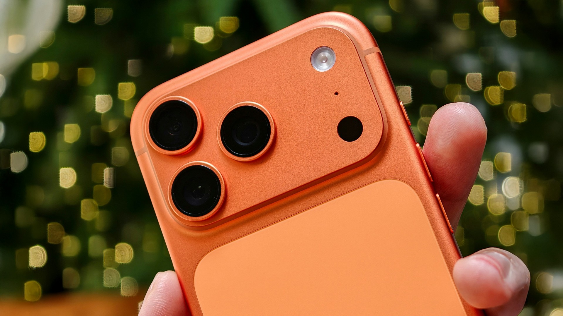 iPhone 17 Pro orange lights