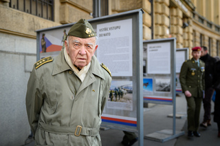 esk vlen vetern generl Miloslav Masopust nesml na vernisi chybt