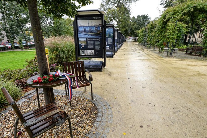 Kvtiny na Lavice Vclava Havla (fotografie: M. Pecuch)