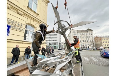 Nov k na vi ervenho kostela. Autorem originlnho dla je Jan Dostl