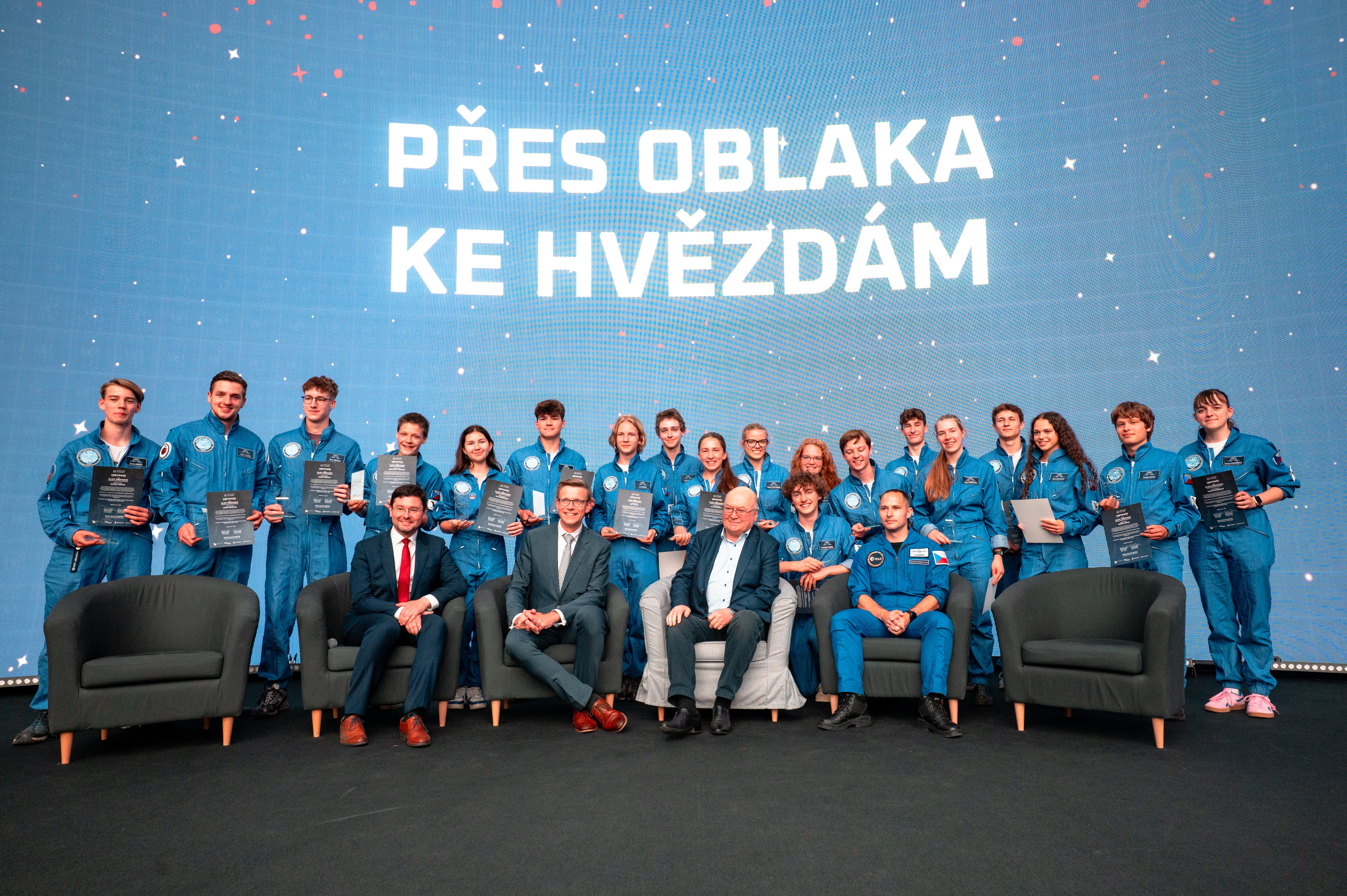 Z Planet�ria a� ke hv�zd�m: �esko rekapituluje svou vesm�rnou cestu a m��� na ISS
