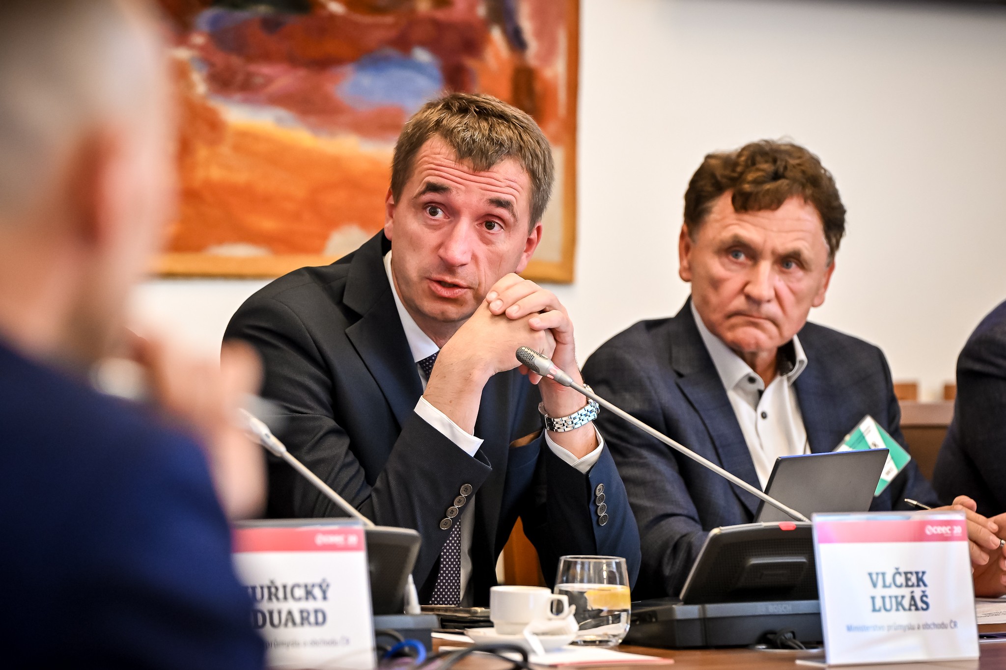Kulat� st�l ke stavebnictv�: Strategick� lo�iska a v�stavba blok� v Dukovanech