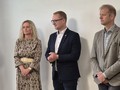 Hovo�� Pavel �otola, vedle Kate�ina Fialov� a Du�an Salfick�