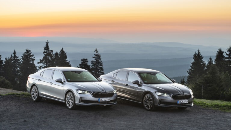 Král prostoru a dlouhých cest. Škoda Superb slaví čtvrt století