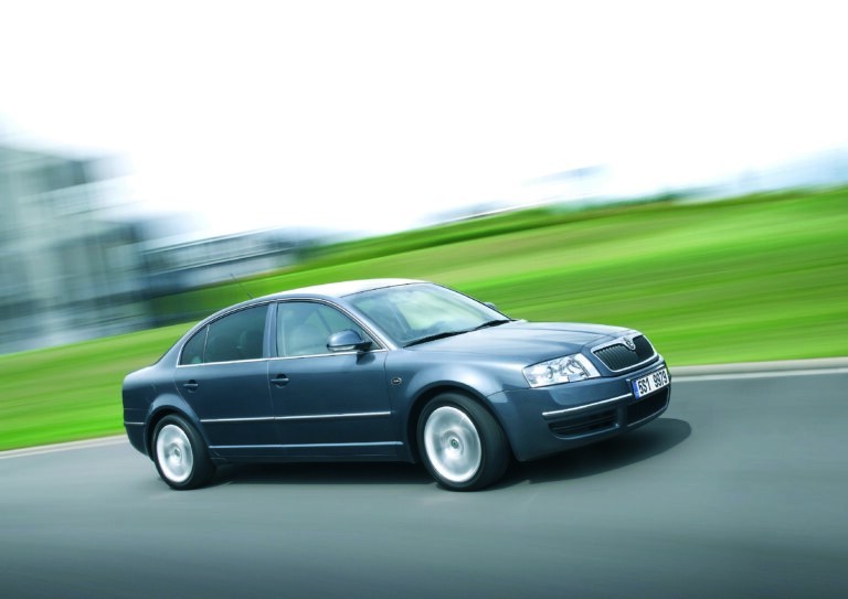 Král prostoru a dlouhých cest. Škoda Superb slaví čtvrt století