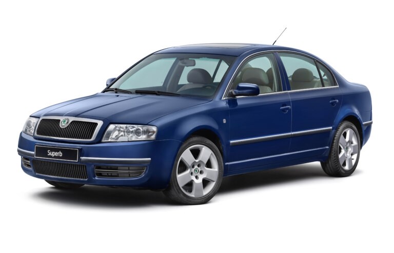 Král prostoru a dlouhých cest. Škoda Superb slaví čtvrt století