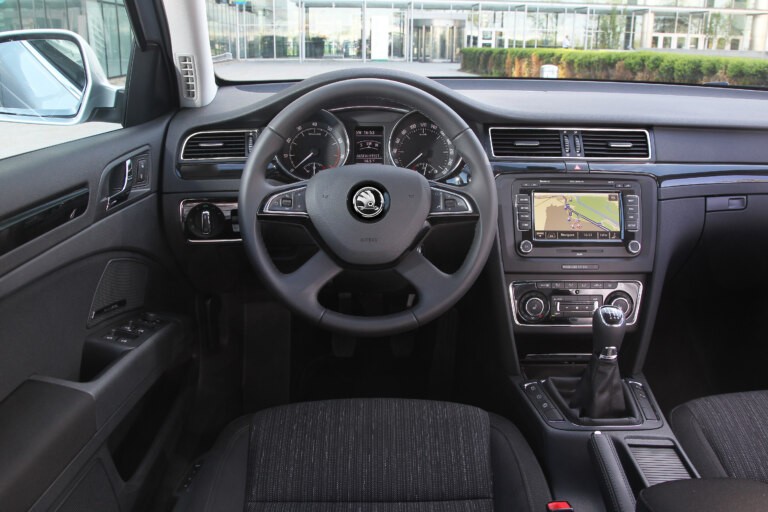 Král prostoru a dlouhých cest. Škoda Superb slaví čtvrt století