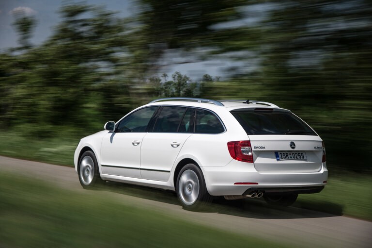 Král prostoru a dlouhých cest. Škoda Superb slaví čtvrt století