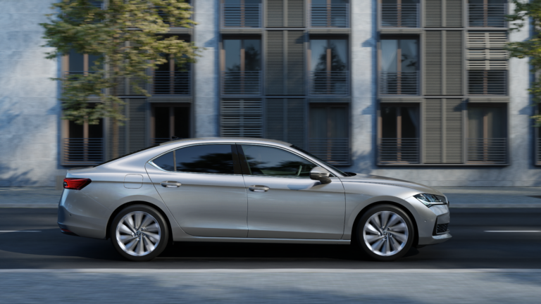 Král prostoru a dlouhých cest. Škoda Superb slaví čtvrt století