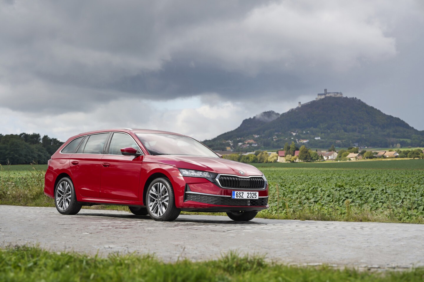 Škoda Auto uvádí na český trh svůj první plně hybridní model Octavia