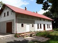 Spojení nové střechy se starým stavením