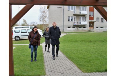 Sociln sluby na Jesenicku (prostory spolku Ester). O to, jak funguj, se pmo v ternu zajmal nmstek Slavotnek