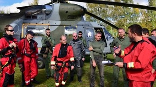 Armdn letet zchrani trnovali na Liberecku, osoby cvin zachraovali z komna i vody