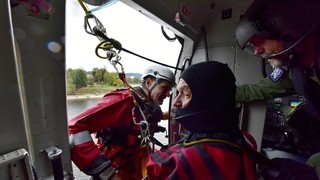 Armdn letet zchrani trnovali na Liberecku, osoby cvin zachraovali z komna i vody