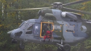 Armdn letet zchrani trnovali na Liberecku, osoby cvin zachraovali z komna i vody