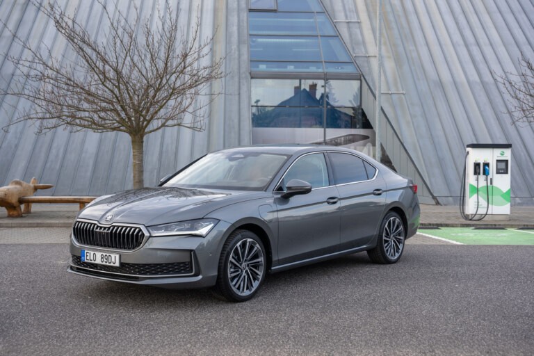 Pos�len� Superb iV p�iv�� v�kon 200 kW