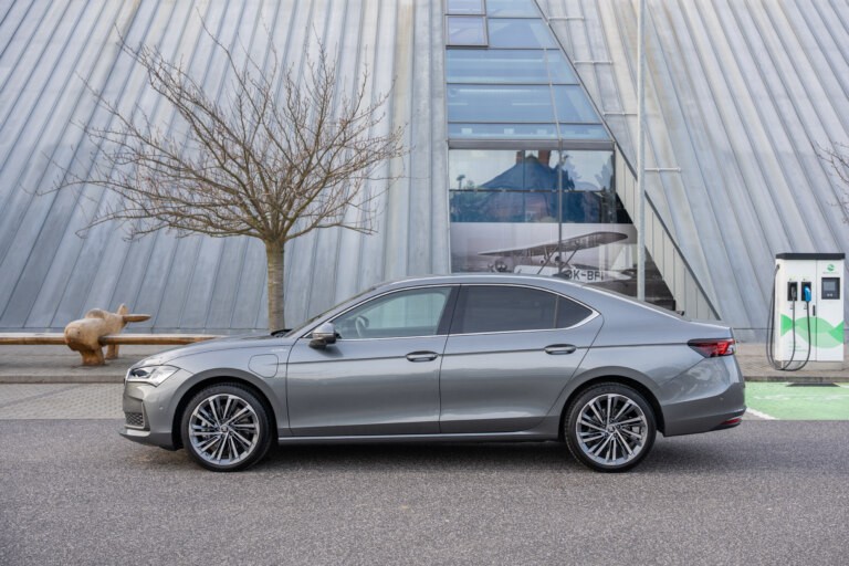 Pos�len� Superb iV p�iv�� v�kon 200 kW