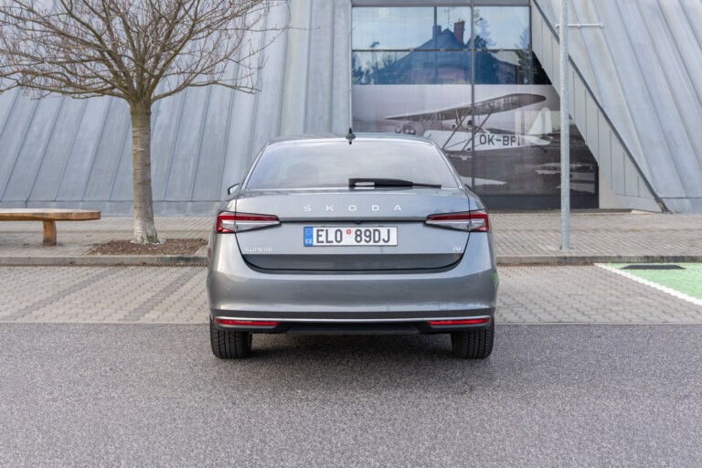 Pos�len� Superb iV p�iv�� v�kon 200 kW