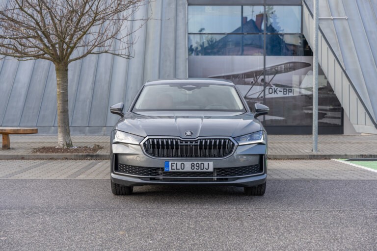 Pos�len� Superb iV p�iv�� v�kon 200 kW