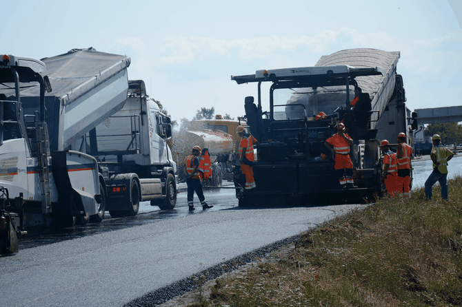 Poslanci souhlas s dostavbou a drbou dlnice D4 mezi Pbram a Pskem formou PPP projektu